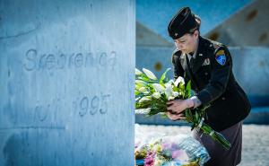 Foto: Privatni album / Komandantica NATO štaba u posjeti Memorijalnom centru Srebrenica